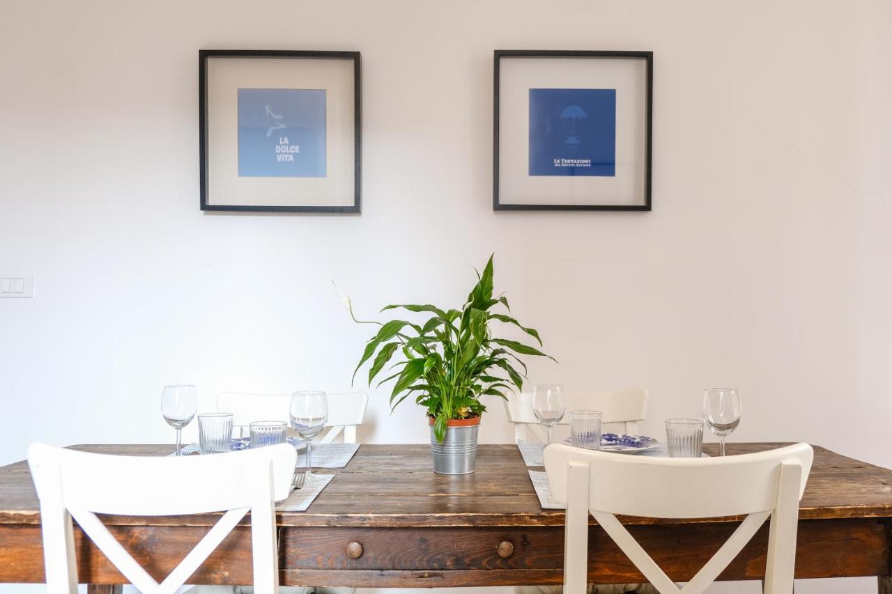 Spacious Apartment With Big Terrace At Colosseum Rome Exterior photo