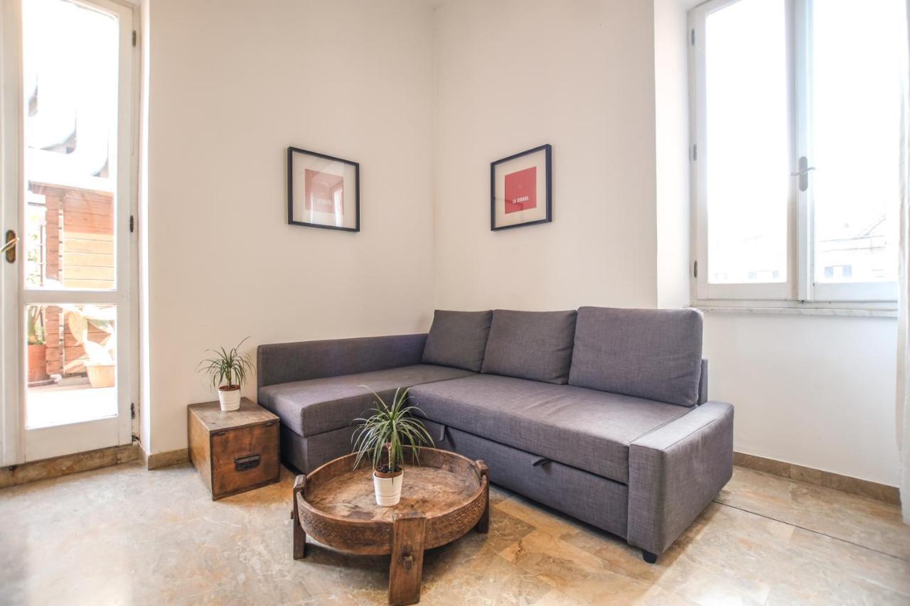 Spacious Apartment With Big Terrace At Colosseum Rome Exterior photo