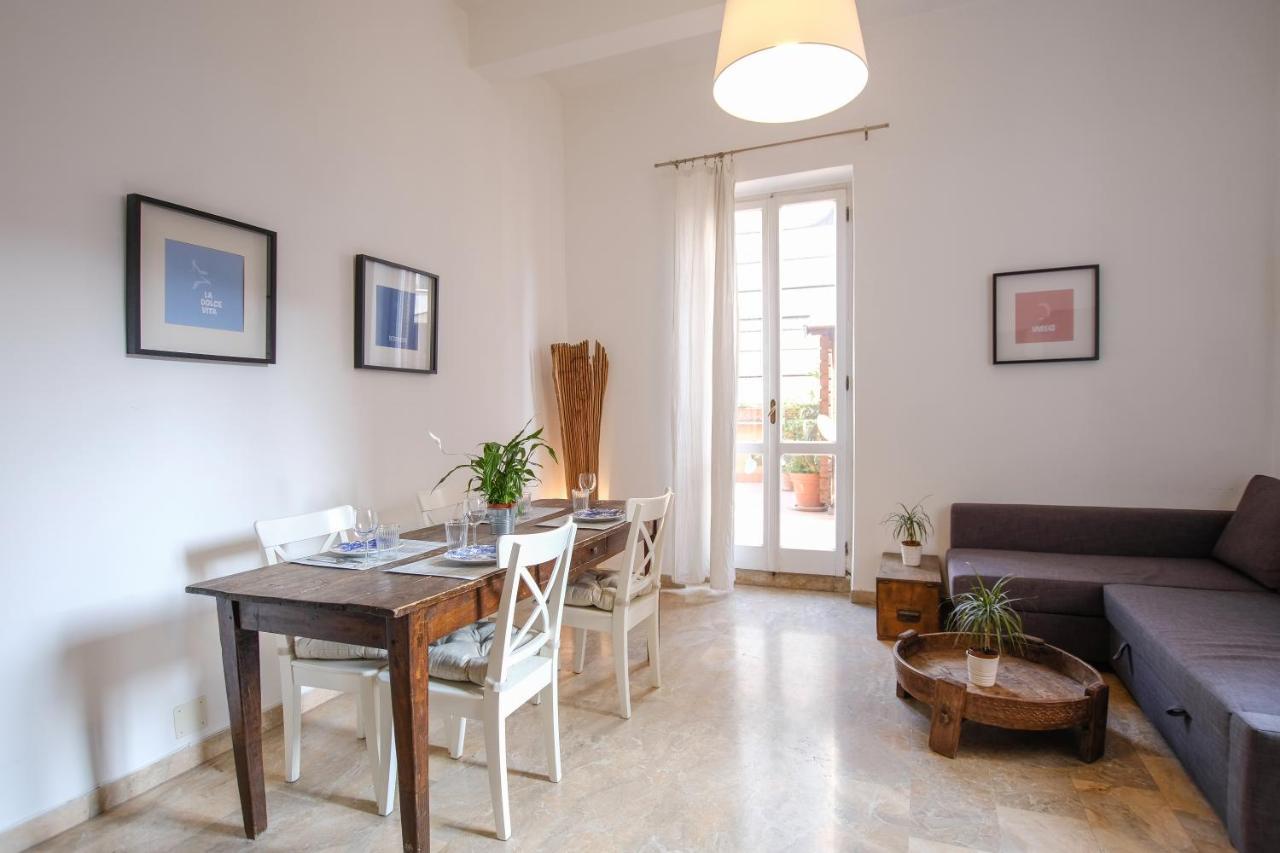 Spacious Apartment With Big Terrace At Colosseum Rome Exterior photo