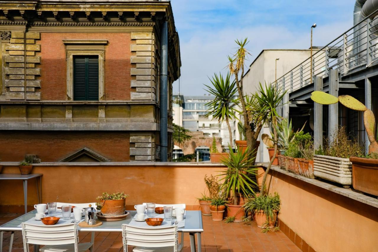 Spacious Apartment With Big Terrace At Colosseum Rome Exterior photo