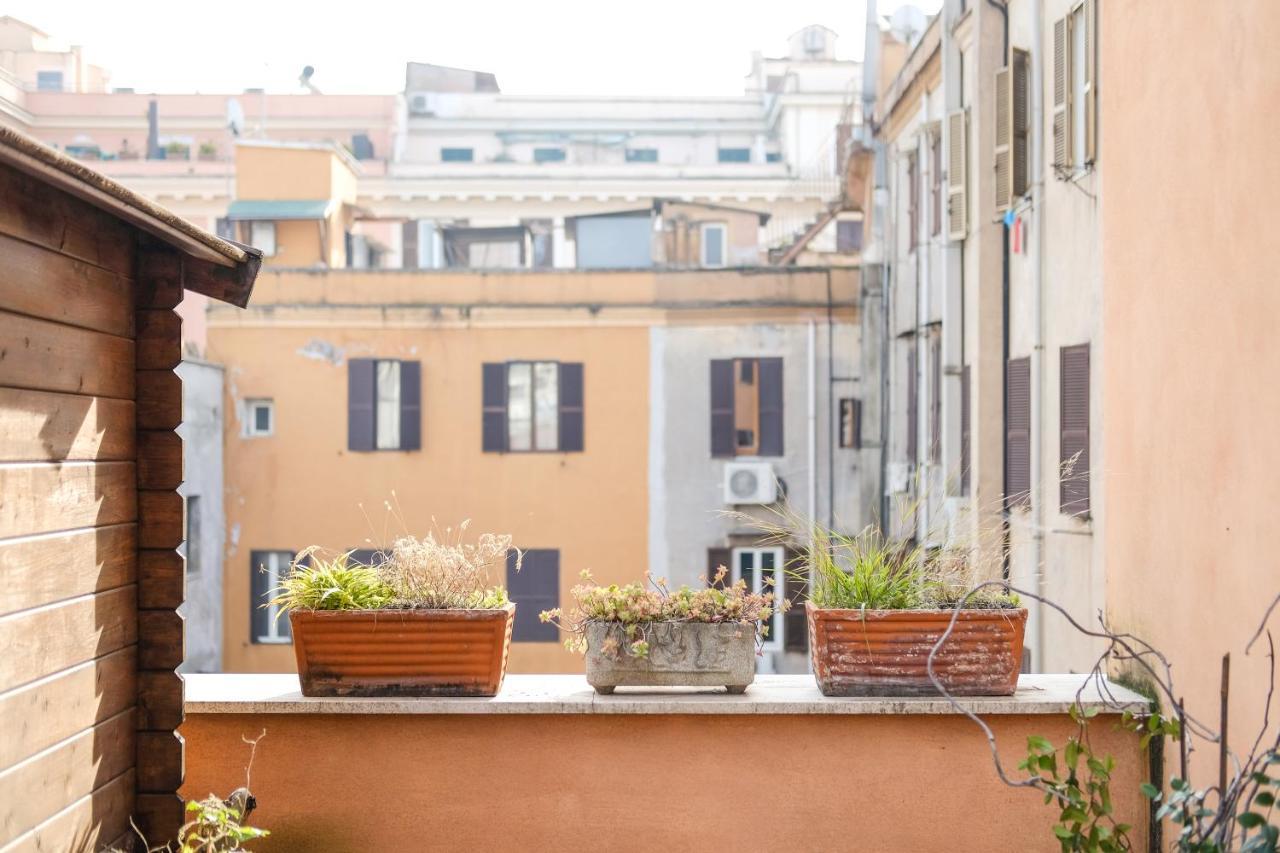 Spacious Apartment With Big Terrace At Colosseum Rome Exterior photo