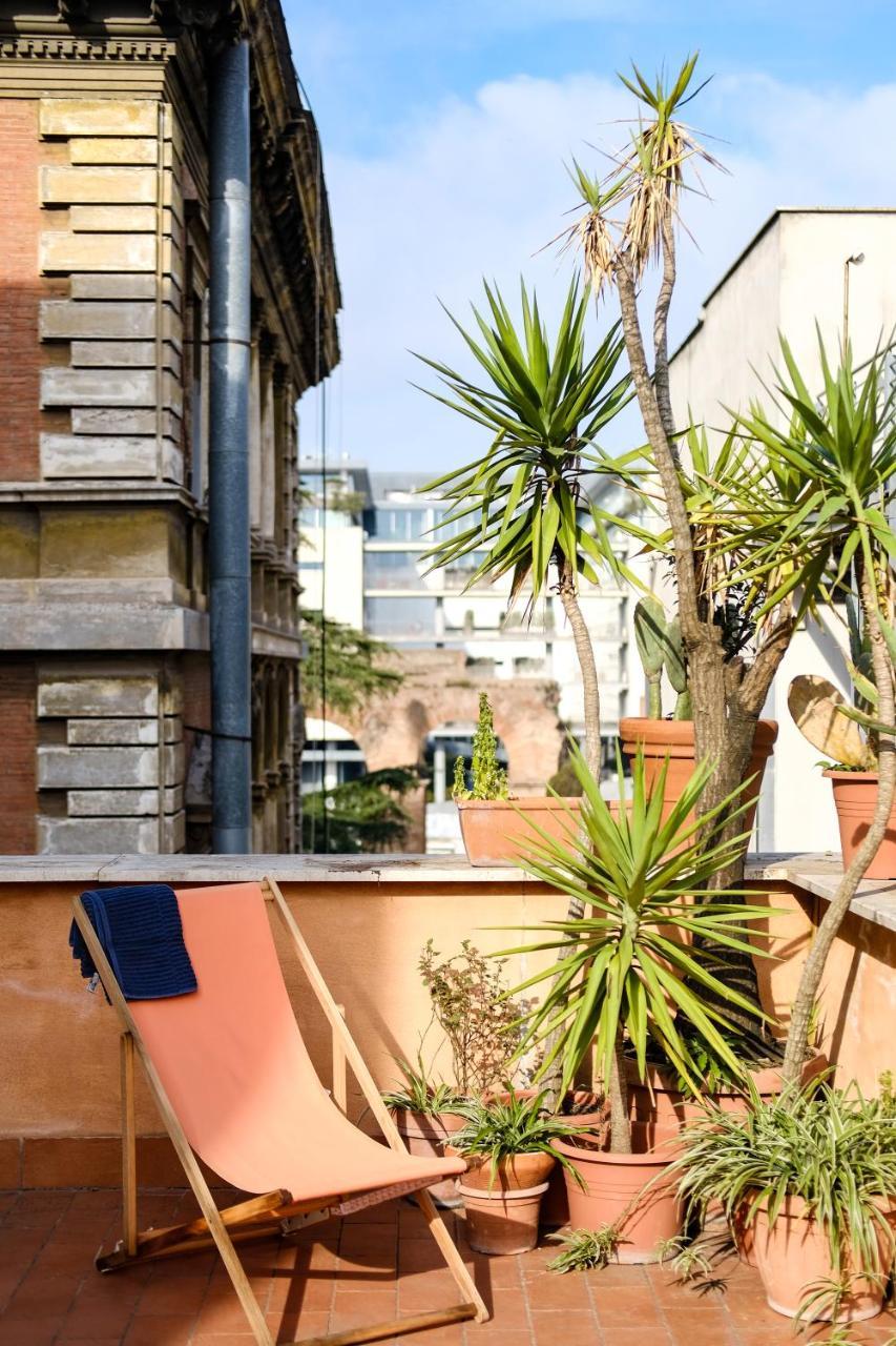 Spacious Apartment With Big Terrace At Colosseum Rome Exterior photo