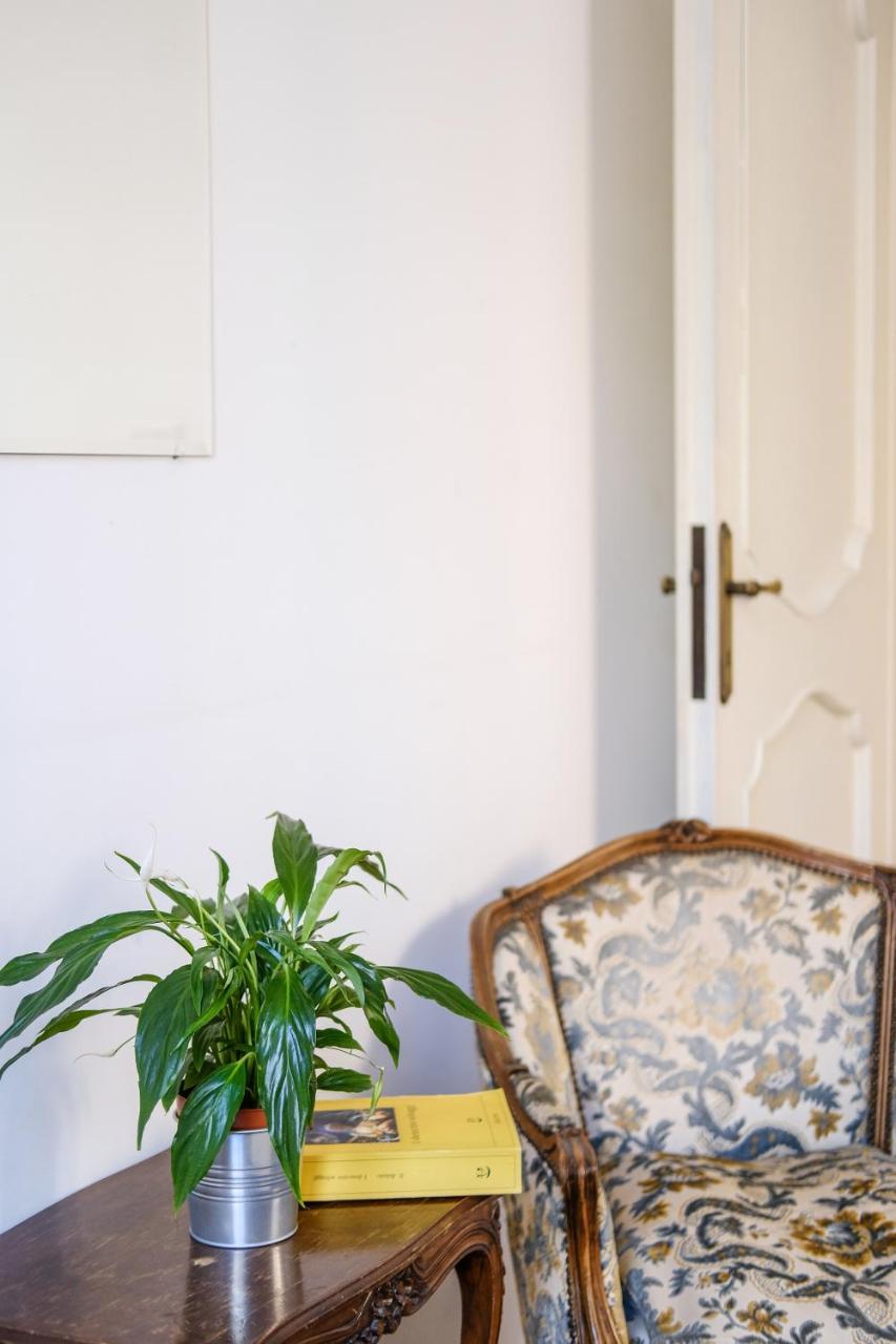 Spacious Apartment With Big Terrace At Colosseum Rome Exterior photo
