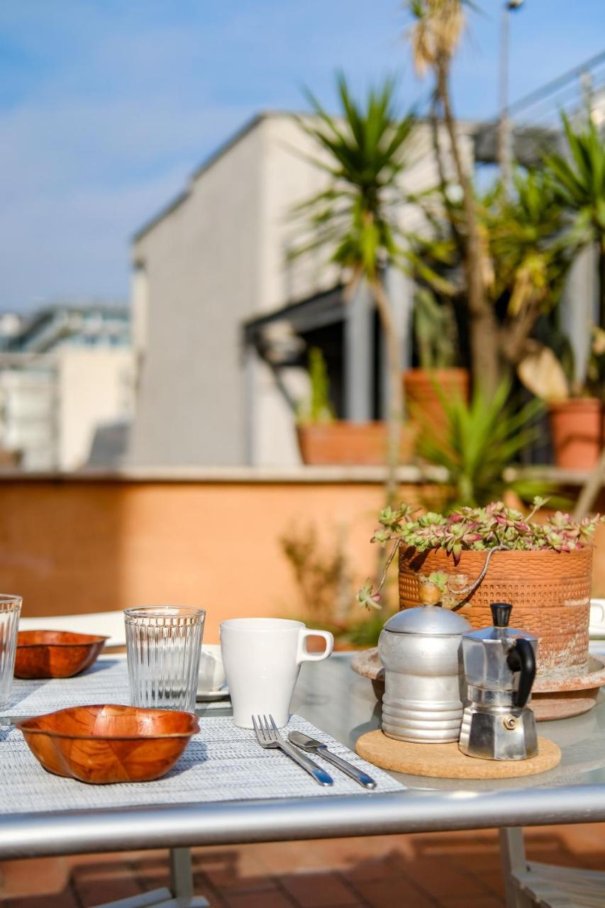 Spacious Apartment With Big Terrace At Colosseum Rome Exterior photo