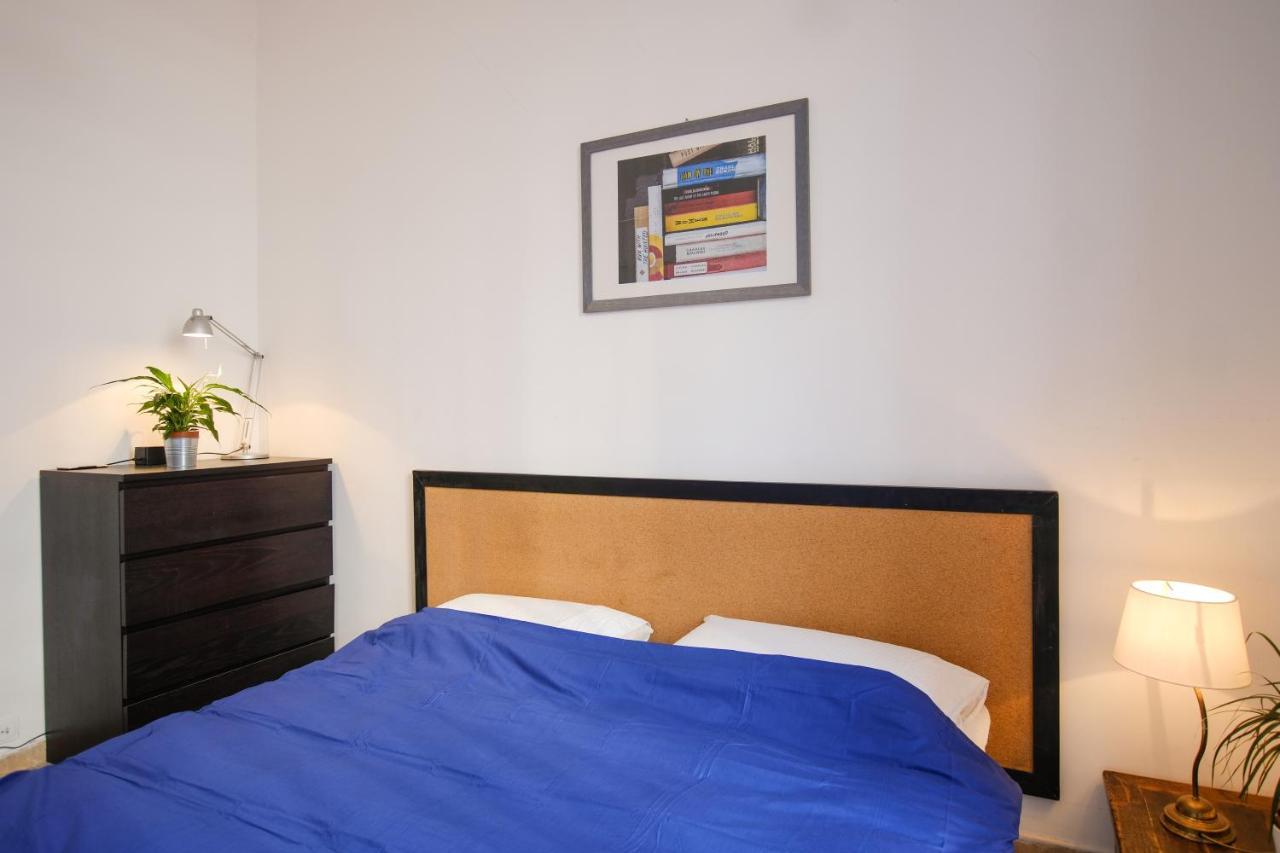 Spacious Apartment With Big Terrace At Colosseum Rome Exterior photo